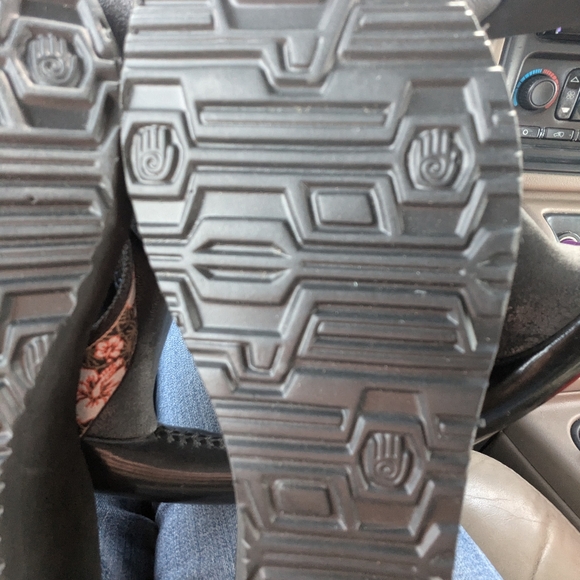 Teva flip flops like new size 8 - Picture 12 of 13